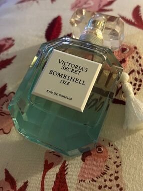 💛 Victoria’s Secret BOMBSHELL ISLE